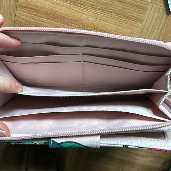 Vera Bradley floral wallet. - Picture 7 of 7